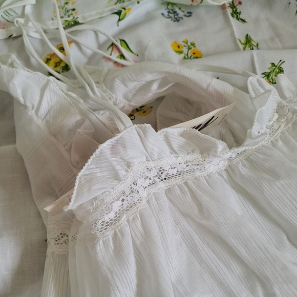 Vintage floor length nightgown - Picture 2 of 12